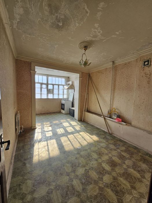 Продаётся 3х комнатная квартира на 5м этаже в 5 ти этажном доме Самкоч