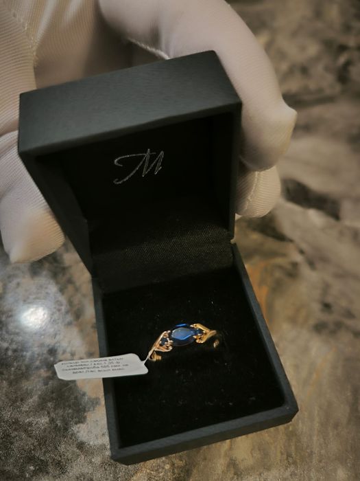 Золотое красивое кольцо