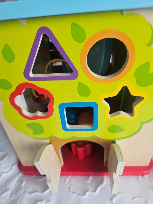 Интерактивен куб на марката Hape – модел Nature Exploration Play Cube