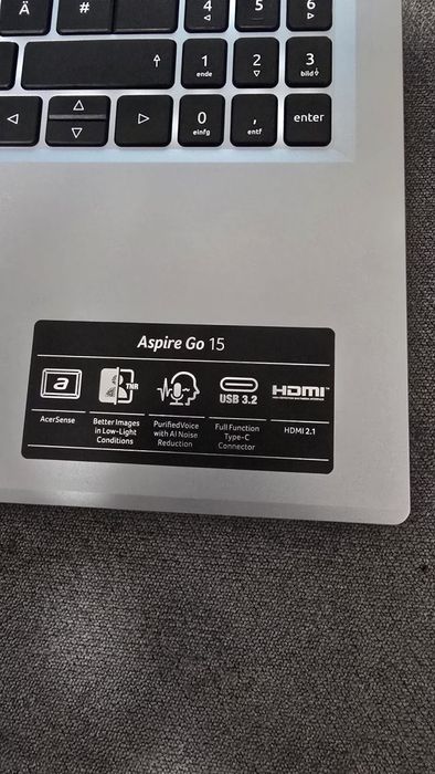 Vand laptop nou