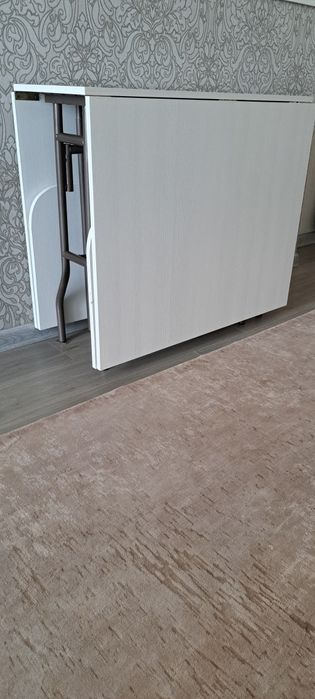 Продам стол в гостинную