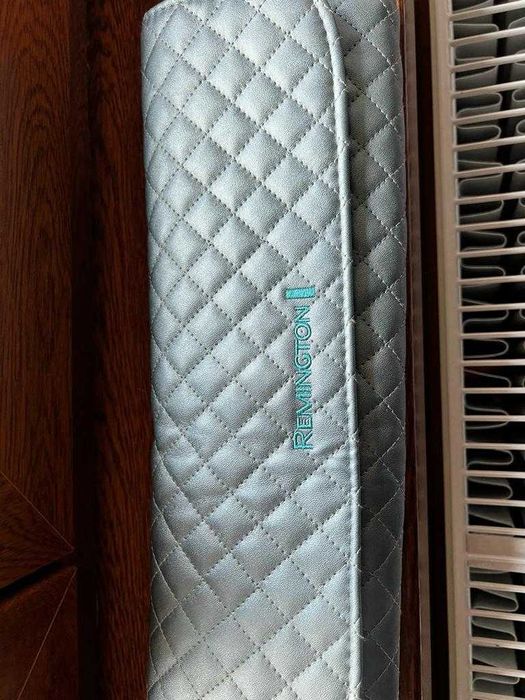 Placa de intins parul Remington Protect