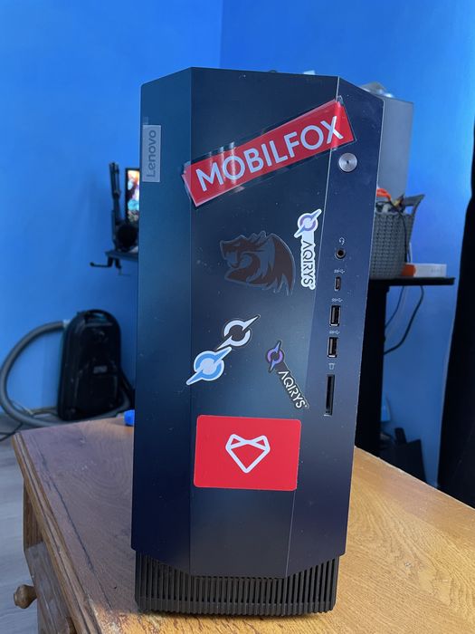 Sistem Desktop Gaming Lenovo