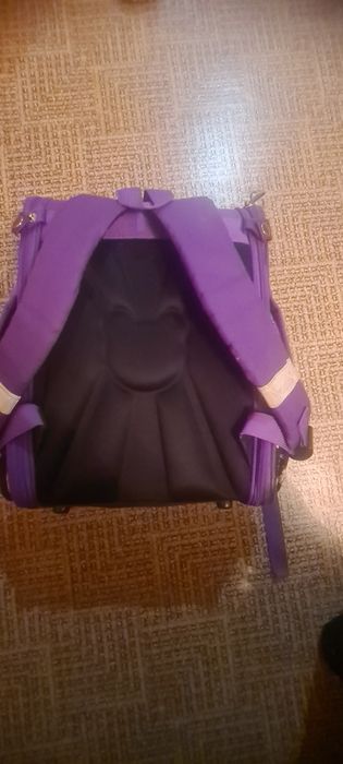 Продам рюкзак для начального класса девочковый