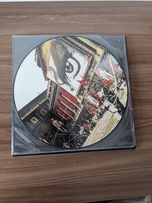 Граммофон с виниловыми пластинками