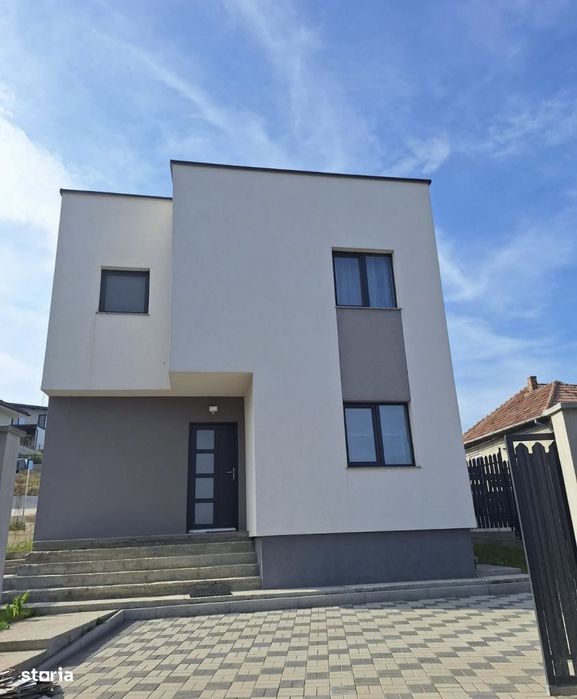 Casa finisata cu 4 camere,3 bai,teren de 500 mp, Dezmir