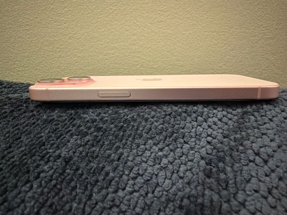 Продавам Iphone 15 pink 128GB