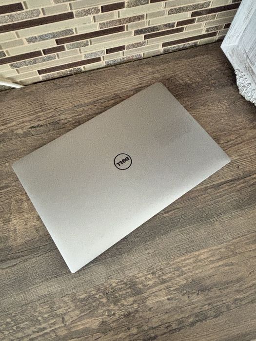 Dell Precision 5520 • Autocad• Photoshop• procesor i7• 16Gb• 512• Nvida Quadro 4gb• ( Inclusiv gaming)