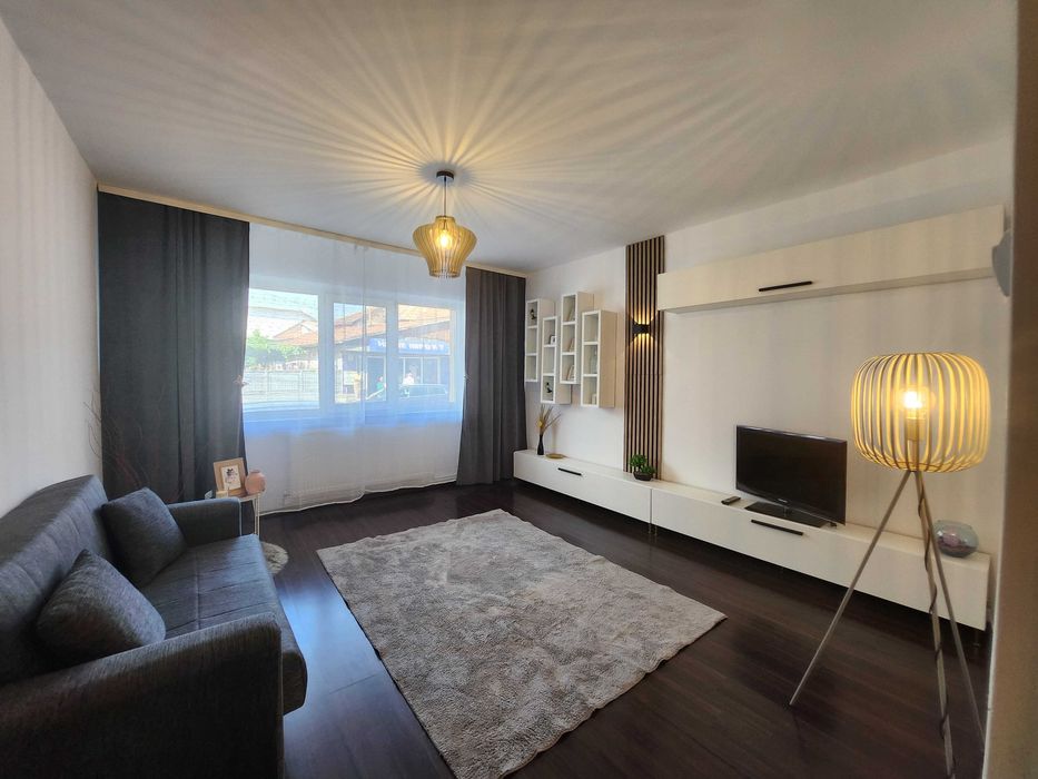 Închiriez apartament