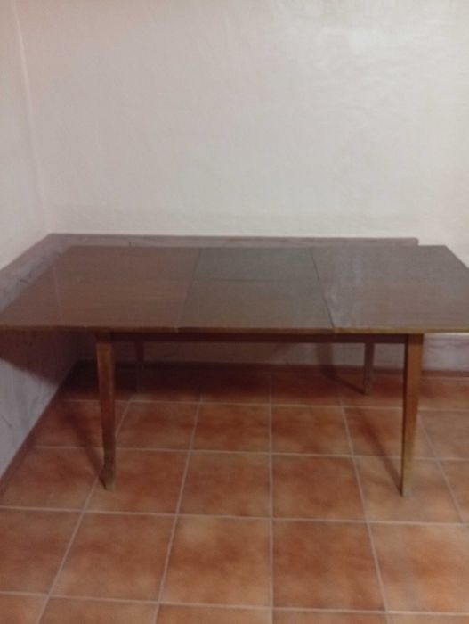 Продам раздвижной стол .