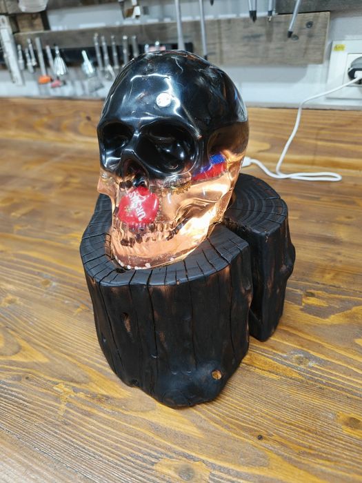 Lampa din rășină pe lemn de nuc, suport casti