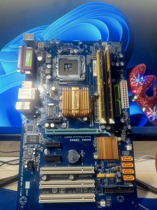 Массивная материнская плата gigabyte своих времен и озу