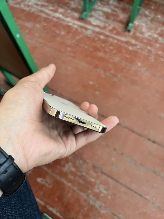IPhone 12 pro тинник холатда