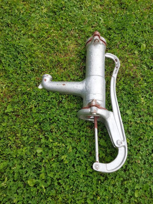 Ръчна водна помпа (кръцкалка)