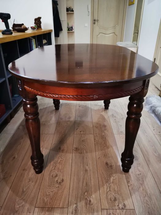 Продается Стол и стулья