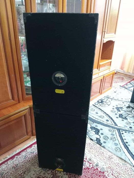 Boxe de vânzare Rave Land cu tot cu stație