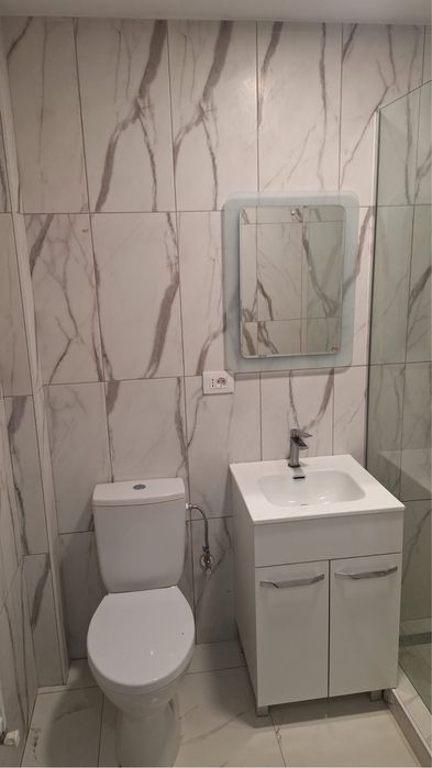Apartament cu 3 camere de închiriat