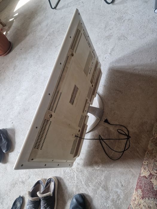 Televizor Roison 43 sotiladi