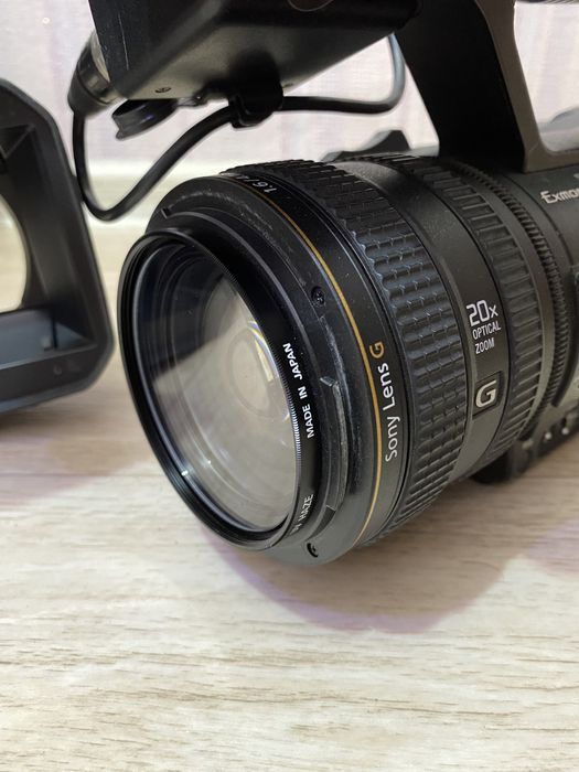 Видеокамера Sony HXR-NX5E
