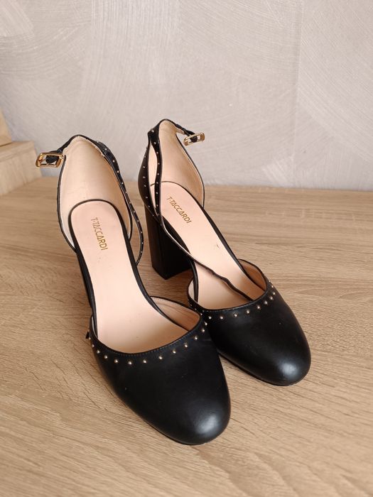 Продам черные туфли