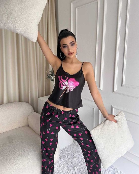 Дамски комплекти VS. Размери S, M, L, XL