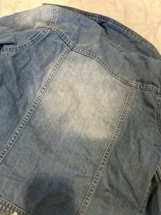 Geacă din denim cu ținte și aplicații