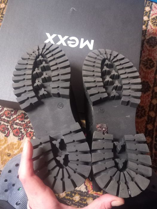 Обувки чисто нови боти кожа 37 - 38