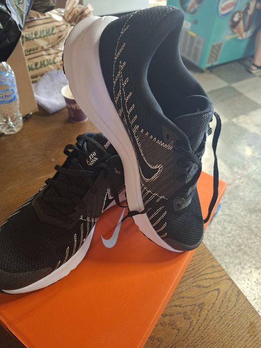 Маратoнки nike.    .