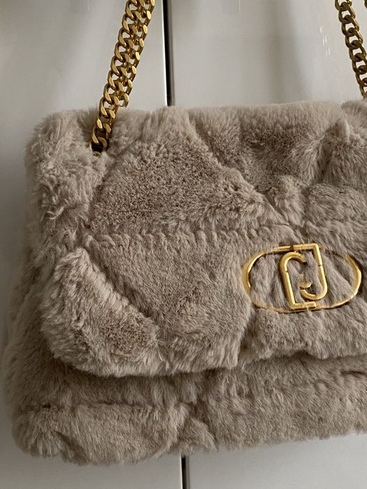 Geanta Liu Jo Lapuffy bej, faux fur, ca noua, lant auriu, originala