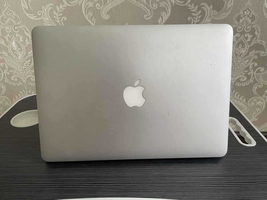 Продаю Macbook air 2017