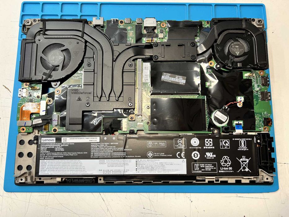 Реновиран лаптоп Lenovo ThinkPad P15 G1 4K i9-10885H 32GB RTX 4000 8GB