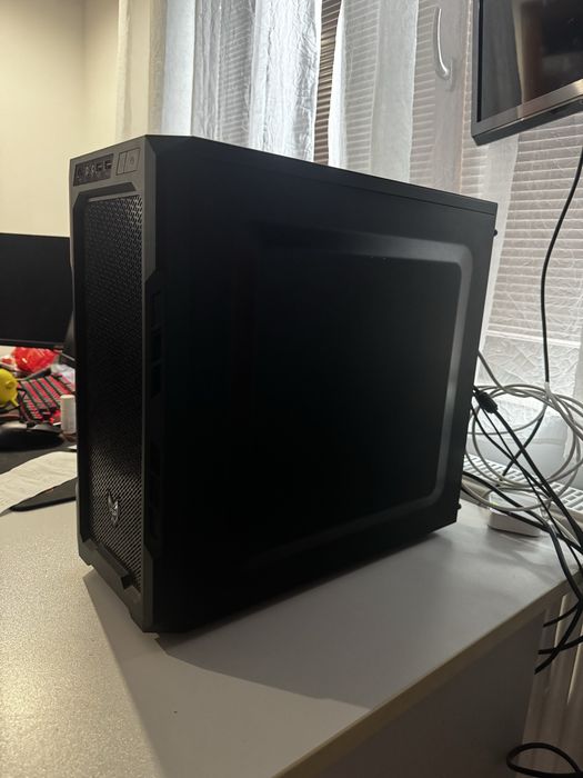 Продавам геймърски компютър и монитор - i5-9600K, GTX 1660, 16 GB RAM