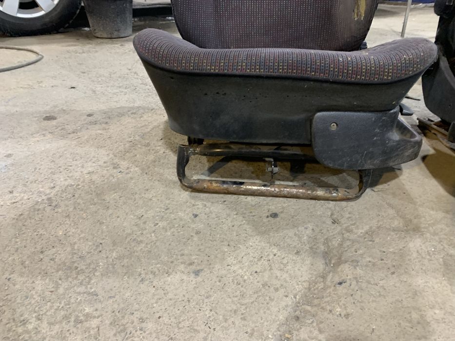 Продам сиденья на ниву