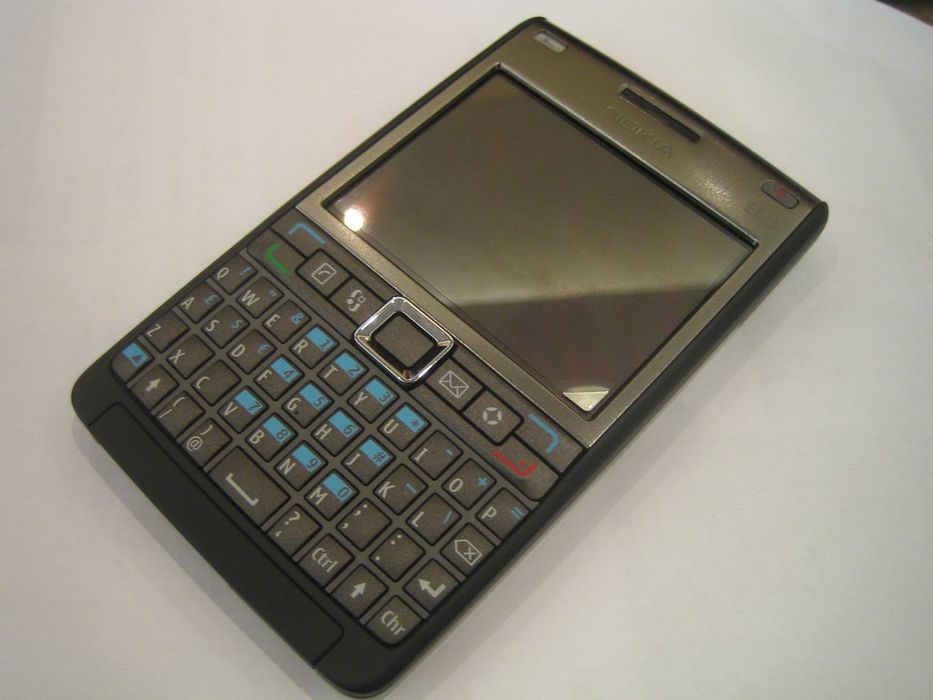 Телефон Nokia E61i