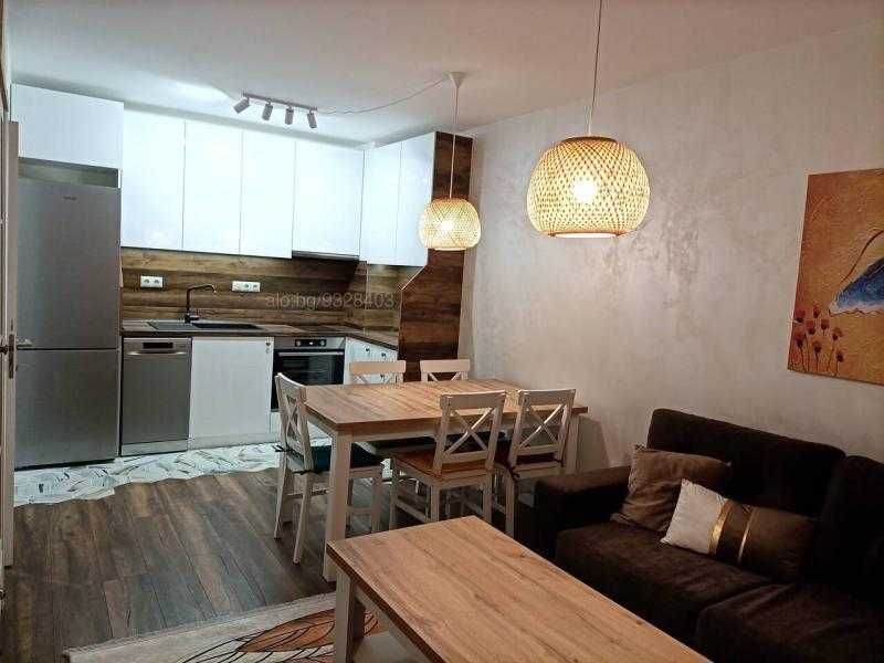 Луксозен двустаен апартамент в центъра на града