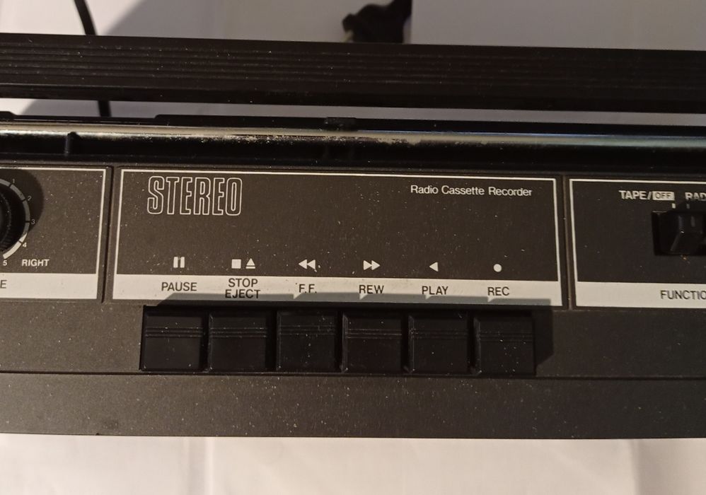 Vând/Schimb Radio-Casetofon Melectronic+International leduri-preț buc.