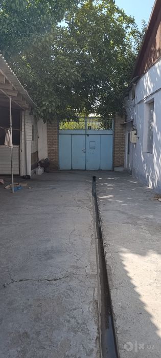 Ахунбабаева 3, 5-соток срочно продаётся дом.