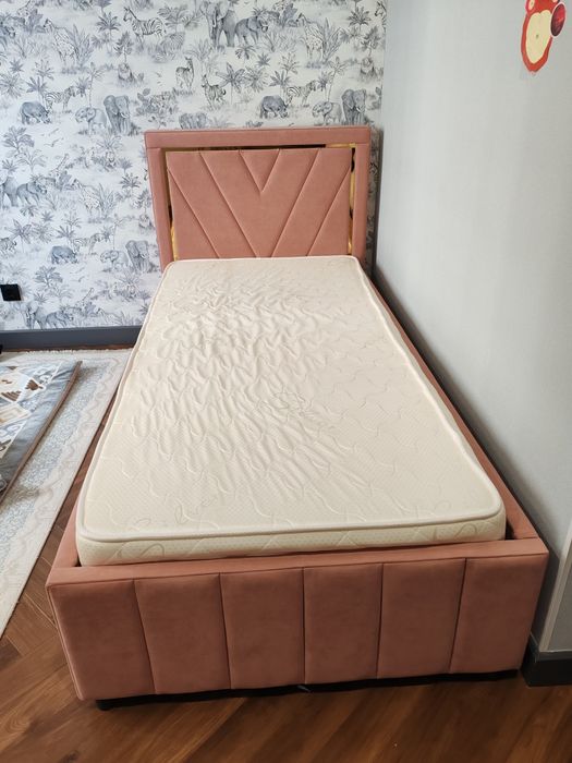 Продам кровать полуторка