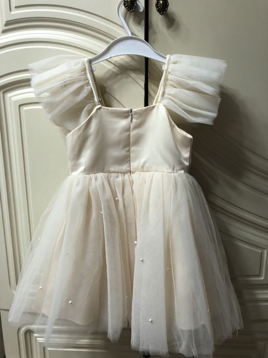 Продам нарядные платья