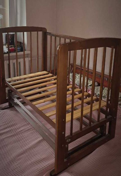 Кроватка-манеж с маятником