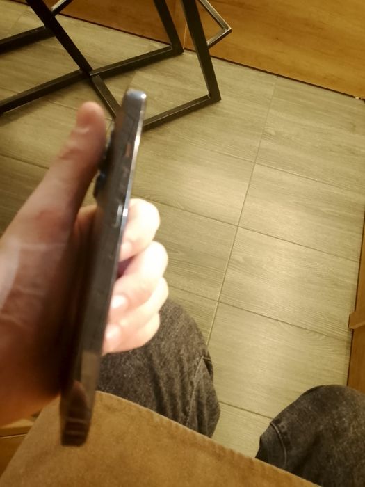 Продаю айфон13 про