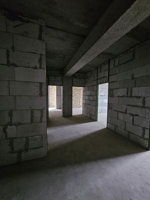 3 xonalik karobka holatida kvartira sotiladi