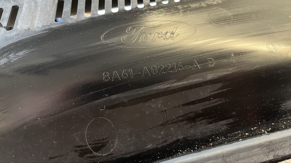 Ford Fiesta 7 ST решетка под чистачки