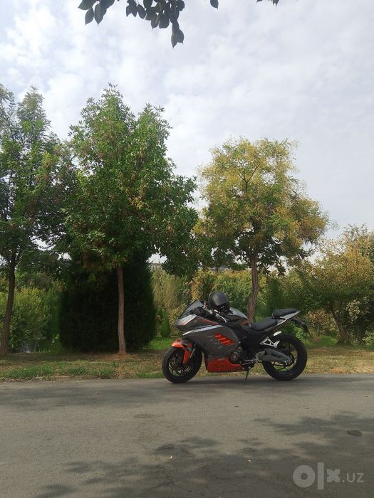 Motosikl srochna sotiladi.