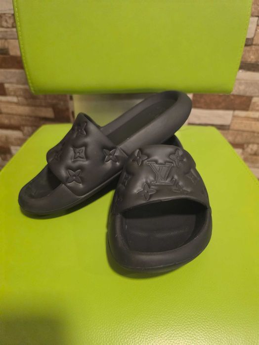 Slapi Louis Vuitton lv