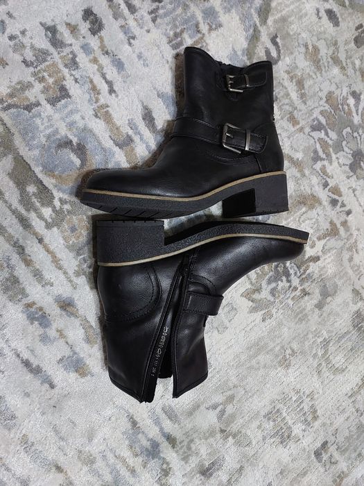 Срочно продам женские ботинки