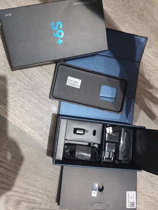 Cutie Samsung S9+ cu accesorii încărcător căști dongle