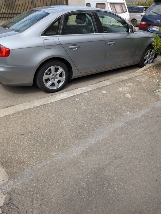 Vând audi A4 2010   benzină