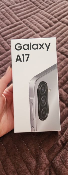 Продам Самсунг а17
