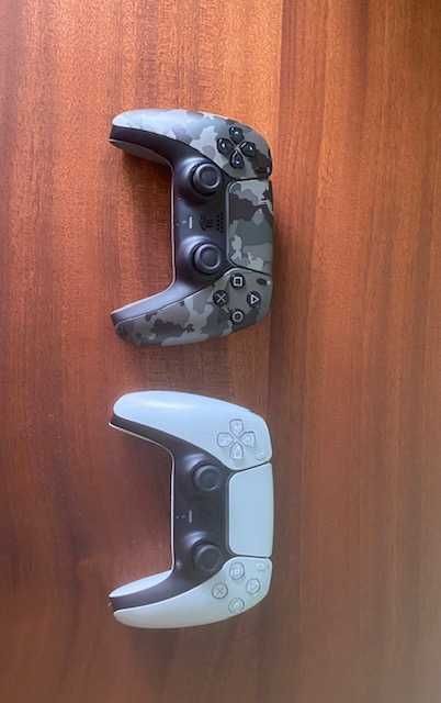 PS5 с Два Конролера, PSN ACCOUNT с 28 Игри и Годишен PS+